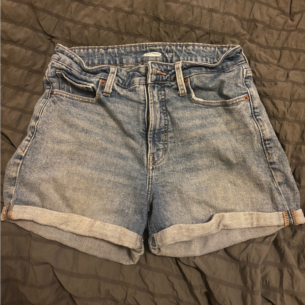 Old Navy High-wasted OG shorts 3in. In seam